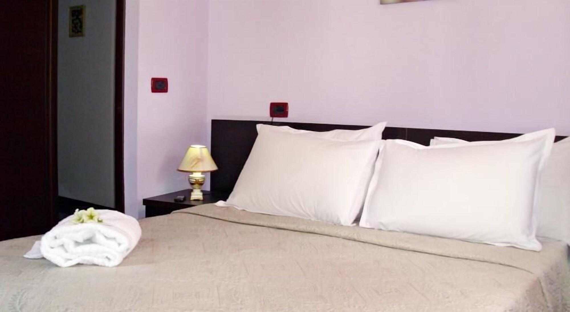 Jolly Center 3* Tirana