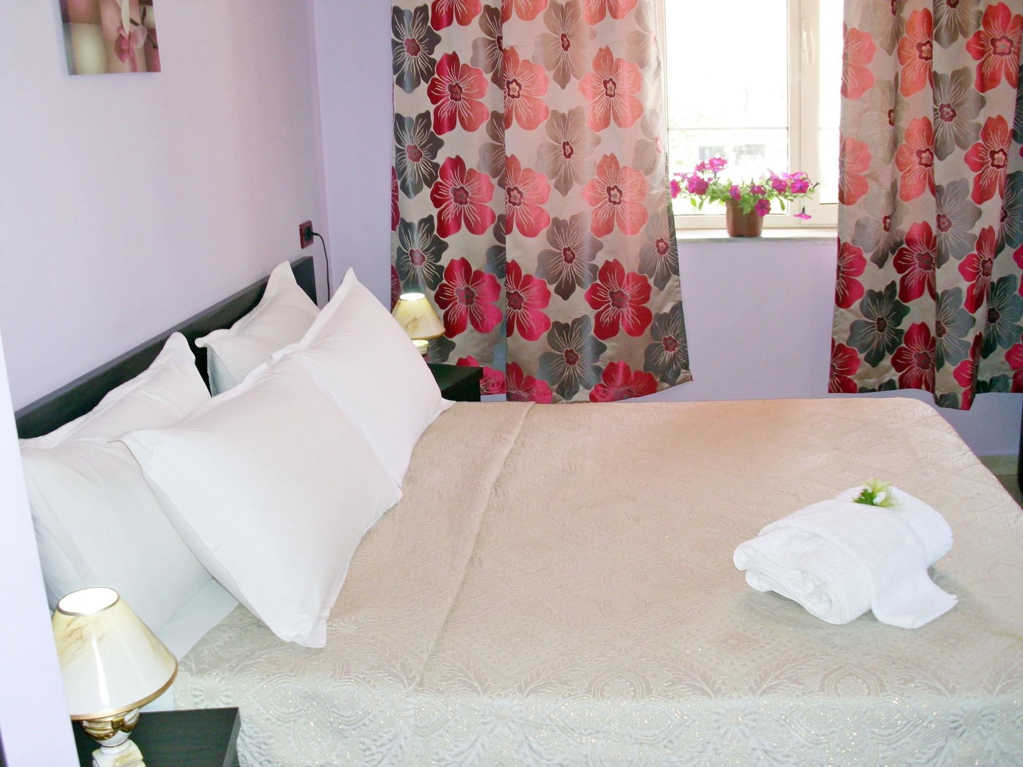 Jolly Center 3* Tirana